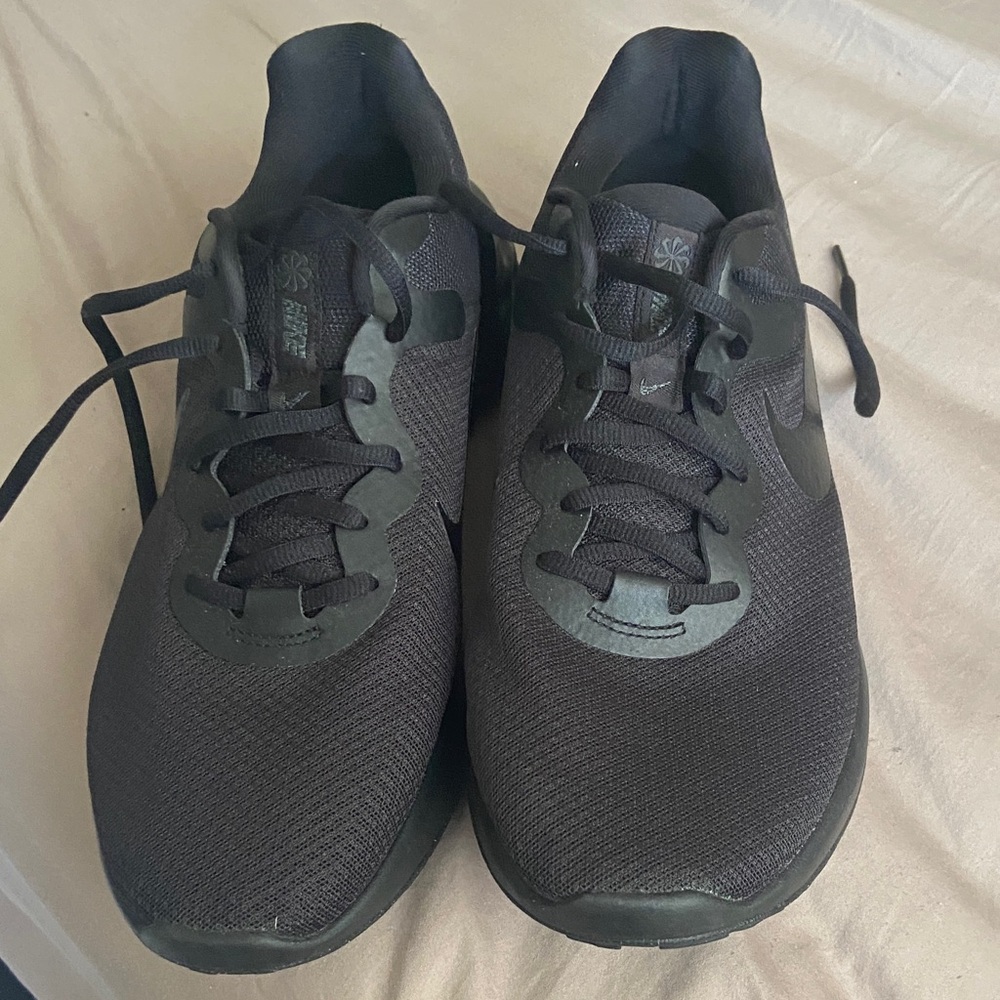 New NWT Nike Black Men's Athletic Shoes New never used tried on only NWT